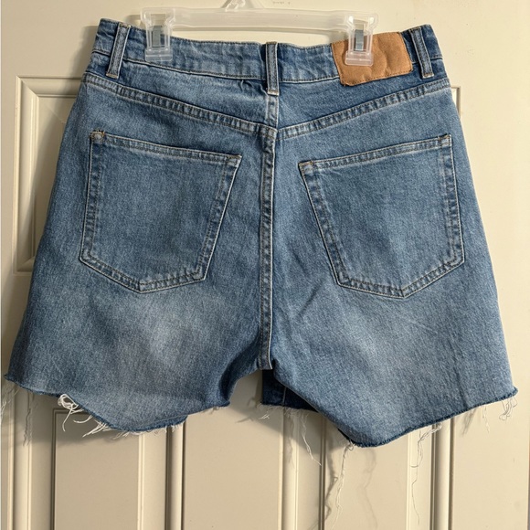 WORN ONCE H&M denim short, size 6 - Picture 3 of 3